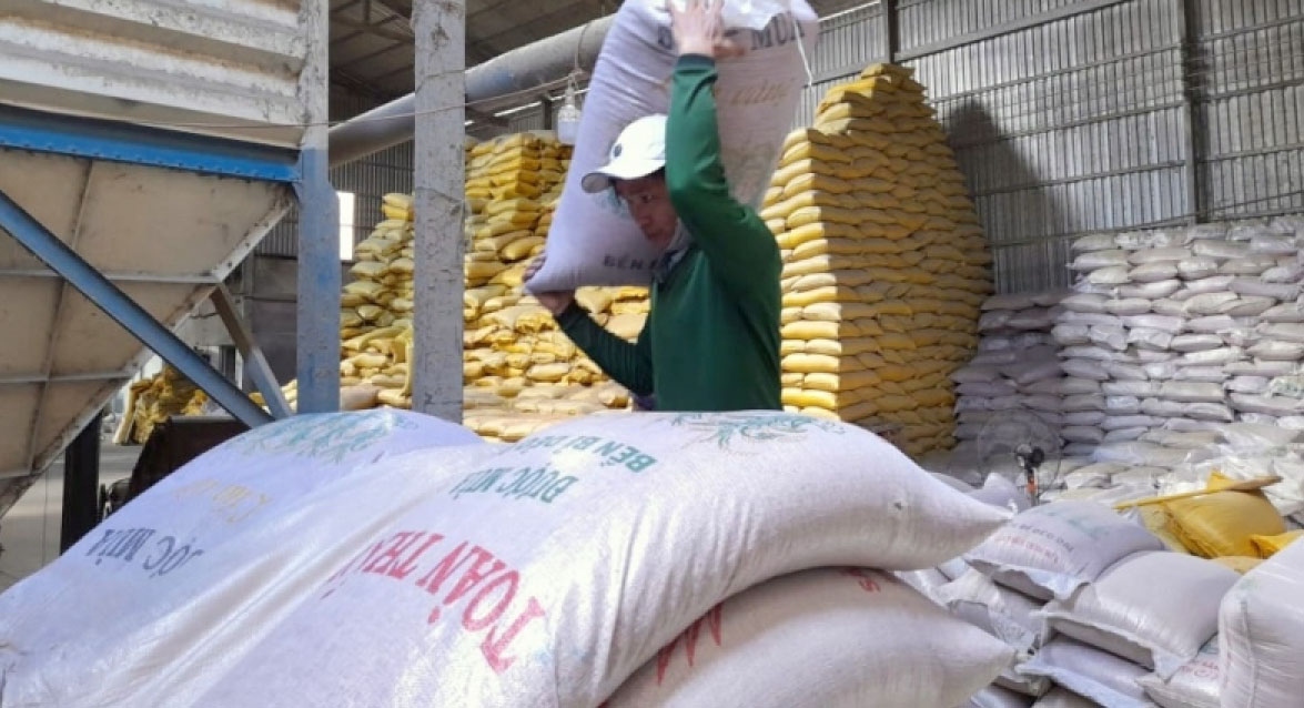 Vietnamese rice price soars amid India tightening export restrictions